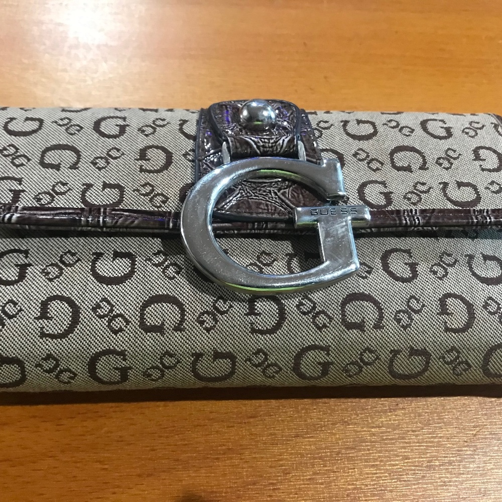 Guess Tan/Brown logo wallet NWOT
